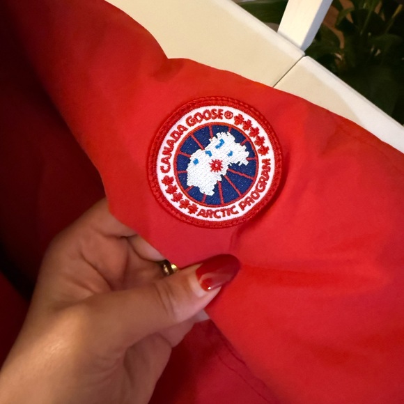 Canada Goose Women's Red Puffer Jacket - Picture 8 of 15